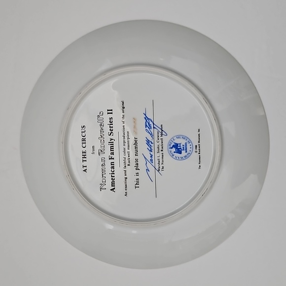 The Norman Rockwell Museum At the Circus American Family Series Porcelain Plate - Picture 4 of 7